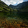 Nižné Temnosmrečinské pleso, nad ktorým drží stráž Čubrina