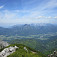 Pohľad do údolia riečky Ischl, za Leonsbergom Hollengebirge a kus Attersee